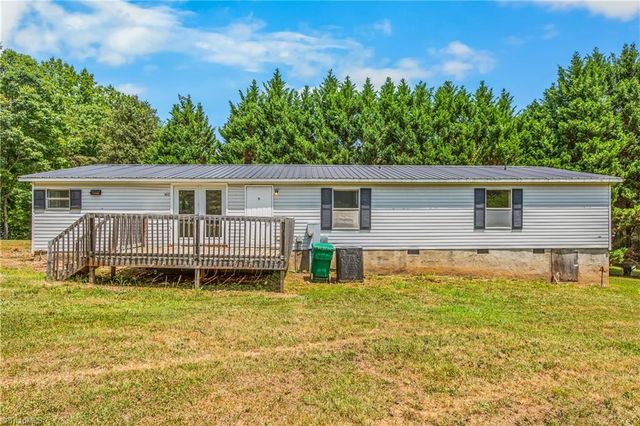 1017 Sourwood Drive, Hamptonville, NC 27020