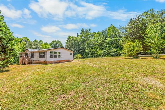 1017 Sourwood Drive, Hamptonville, NC 27020