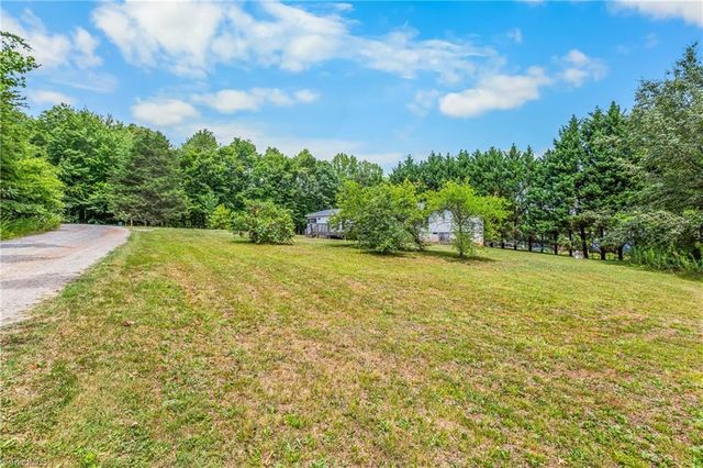 1017 Sourwood Drive, Hamptonville, NC 27020