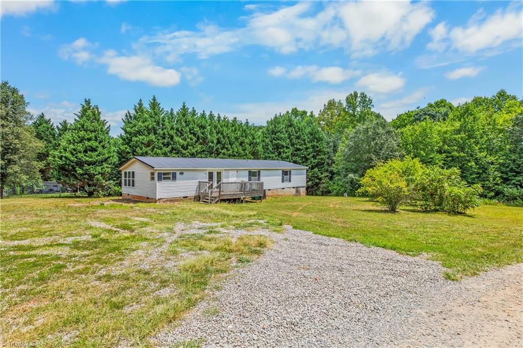 1017 Sourwood Drive, Hamptonville, NC 27020