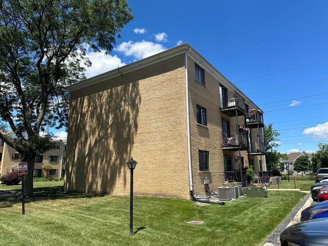 9340 Hamilton Court B, Des Plaines, IL 60016