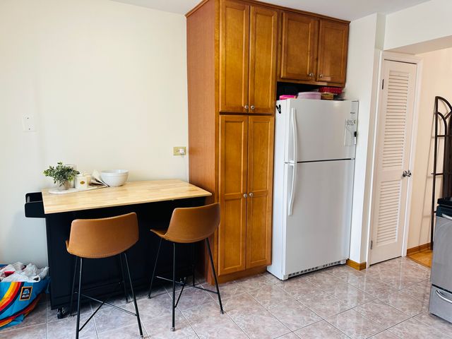 9340 Hamilton Court B, Des Plaines, IL 60016