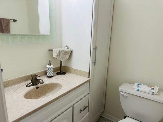 9340 Hamilton Court B, Des Plaines, IL 60016