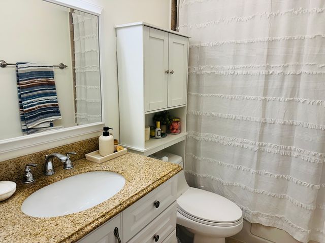 9340 Hamilton Court B, Des Plaines, IL 60016