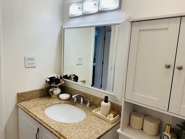 9340 Hamilton Court B, Des Plaines, IL 60016