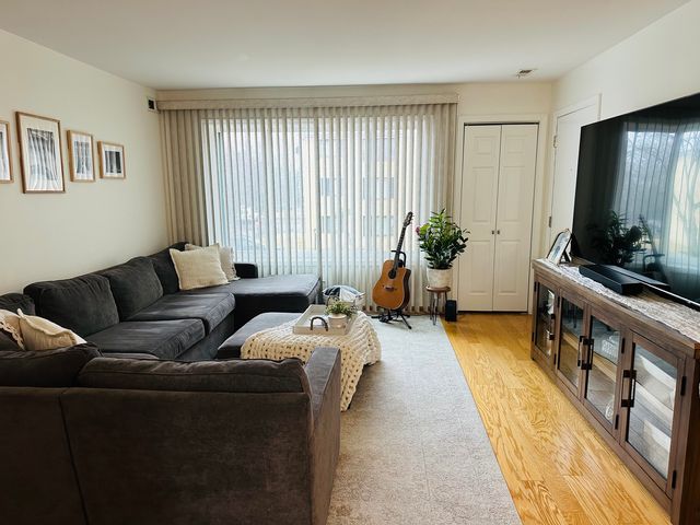 9340 Hamilton Court B, Des Plaines, IL 60016