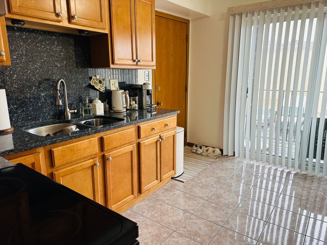 9340 Hamilton Court B, Des Plaines, IL 60016