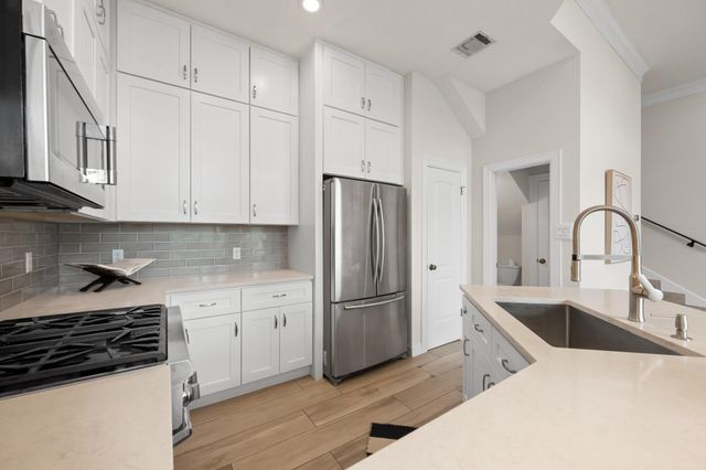 1701 Spyglass DR 10, Austin, TX 78746