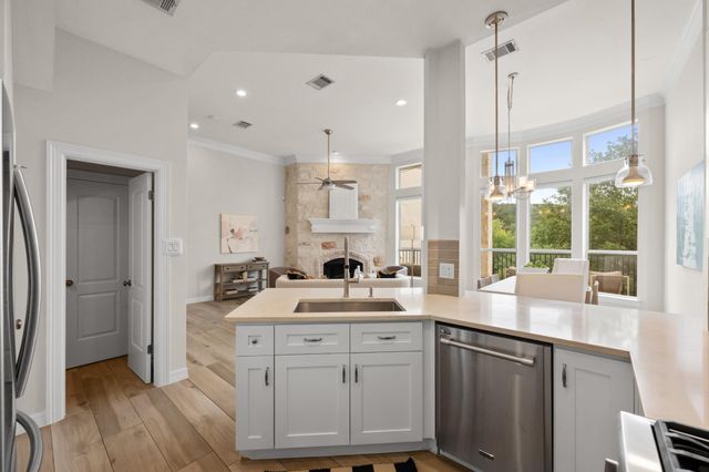 1701 Spyglass DR 10, Austin, TX 78746