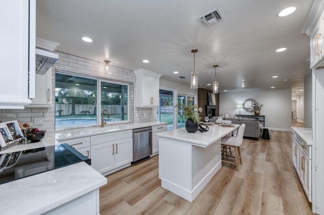 2511 W Barstow Avenue, Fresno, CA 93711