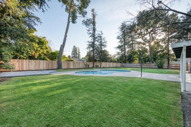 2511 W Barstow Avenue, Fresno, CA 93711