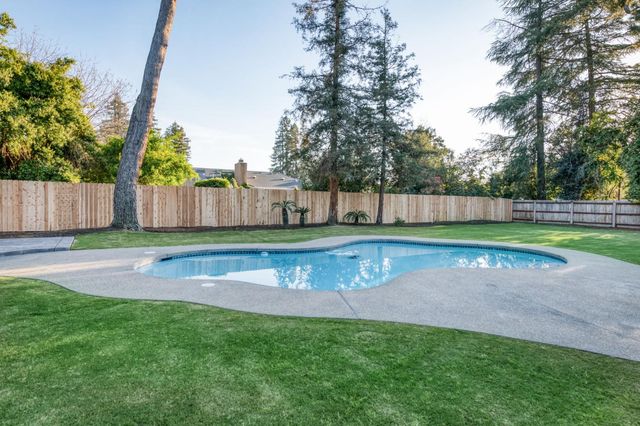 2511 W Barstow Avenue, Fresno, CA 93711