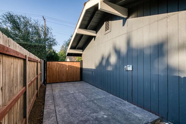 2511 W Barstow Avenue, Fresno, CA 93711