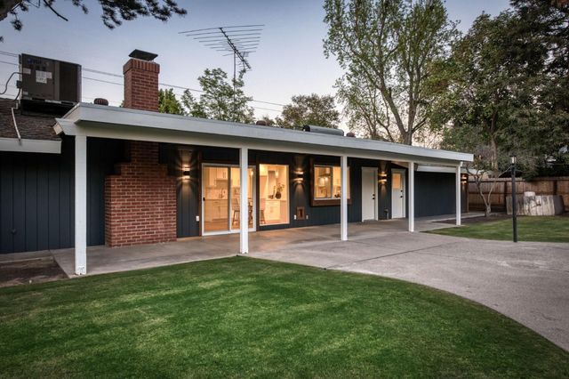 2511 W Barstow Avenue, Fresno, CA 93711