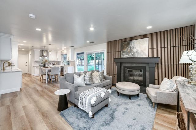 2511 W Barstow Avenue, Fresno, CA 93711