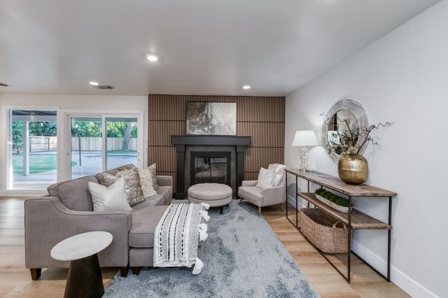 2511 W Barstow Avenue, Fresno, CA 93711