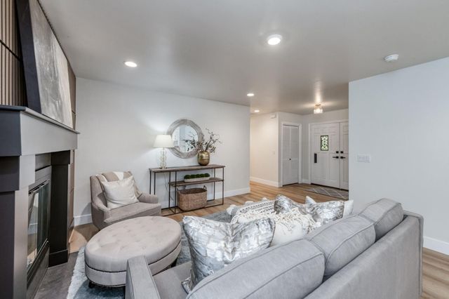 2511 W Barstow Avenue, Fresno, CA 93711