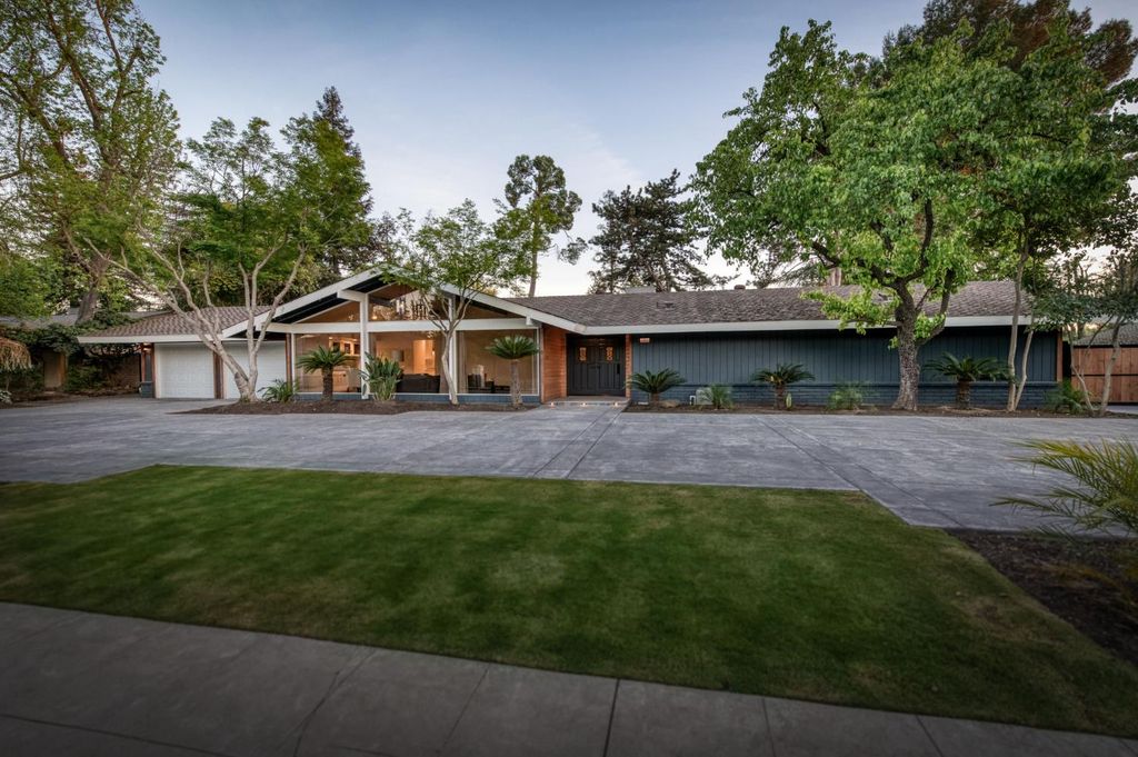 2511 W Barstow Avenue, Fresno, CA 93711