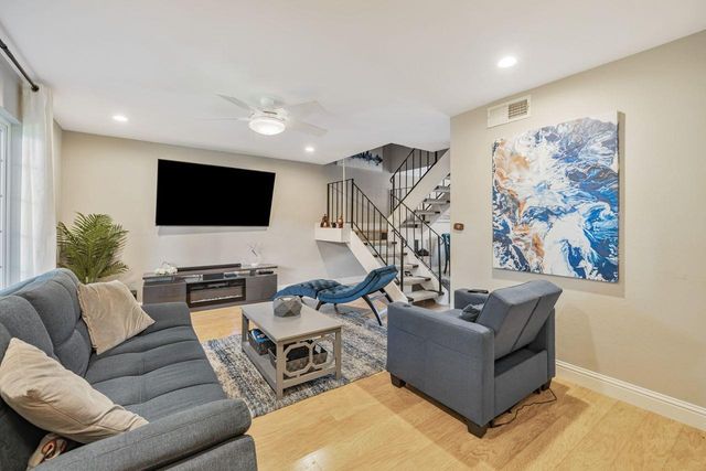 4022 Knoll Top Ct, Carmichael, CA 95608