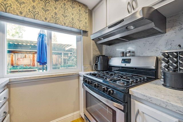 4022 Knoll Top Ct, Carmichael, CA 95608