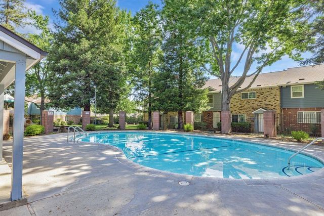 4022 Knoll Top Ct, Carmichael, CA 95608