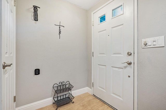 4022 Knoll Top Ct, Carmichael, CA 95608