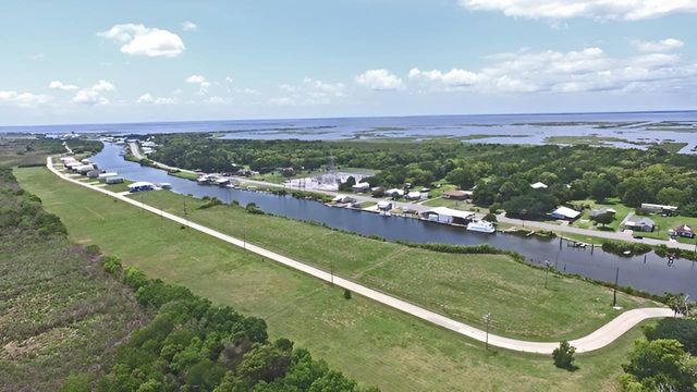 6102 Bayouside Dr, Chauvin, LA 70344