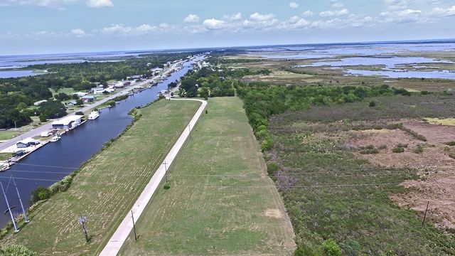 6102 Bayouside Dr, Chauvin, LA 70344