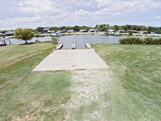 6102 Bayouside Dr, Chauvin, LA 70344