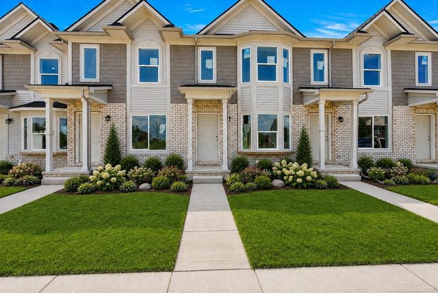 35300 Brittany Drive, New Baltimore, MI 48047