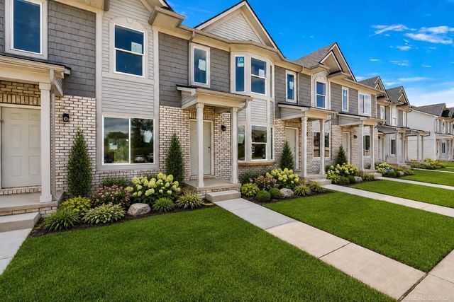 35300 Brittany Drive, New Baltimore, MI 48047