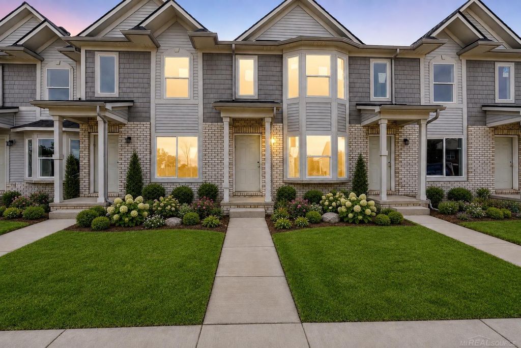 35300 Brittany Drive, New Baltimore, MI 48047