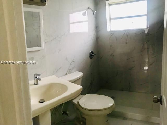 752 NW 3rd Ct, Hallandale Beach, FL 33009