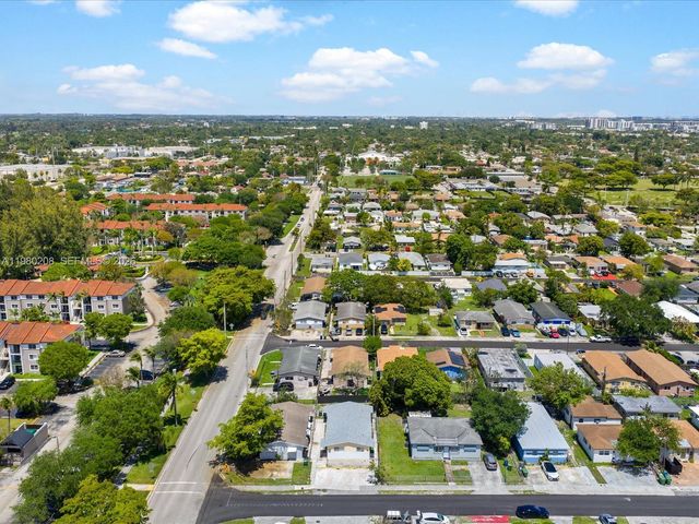 752 NW 3rd Ct, Hallandale Beach, FL 33009