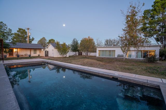 401 Plateau St, Marfa, TX 79843