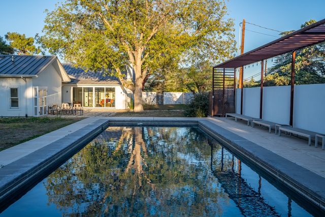 401 Plateau St, Marfa, TX 79843