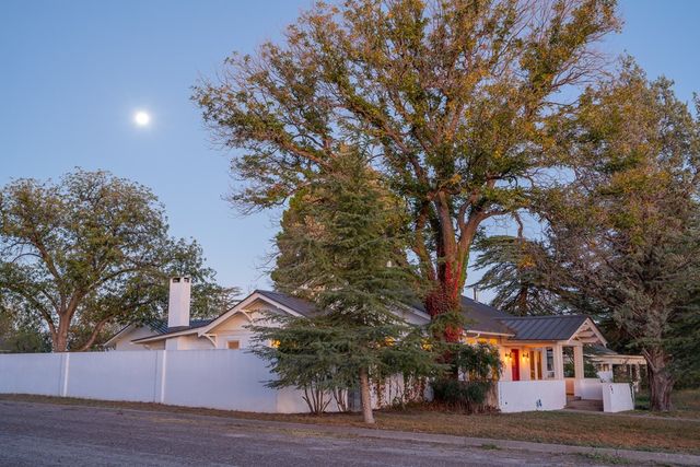 401 Plateau St, Marfa, TX 79843