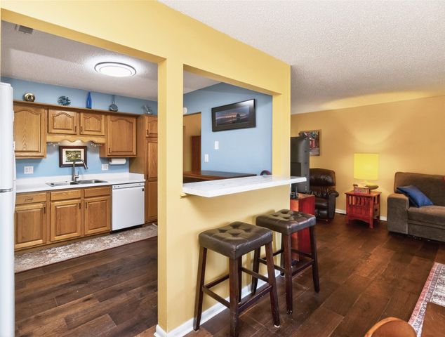 4549 Woodland Avenue 1, West Des Moines, IA 50266