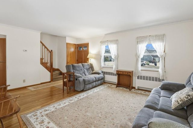 3 Coral Cove, East Norwich, NY 11732