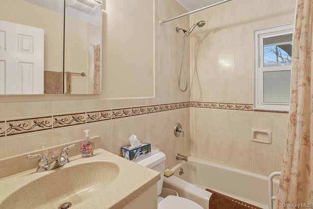 3 Coral Cove, East Norwich, NY 11732