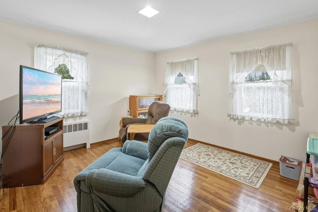 3 Coral Cove, East Norwich, NY 11732