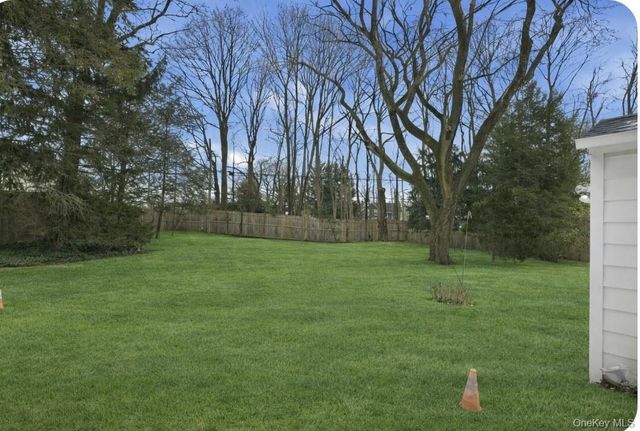 3 Coral Cove, East Norwich, NY 11732