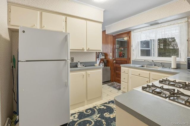 3 Coral Cove, East Norwich, NY 11732