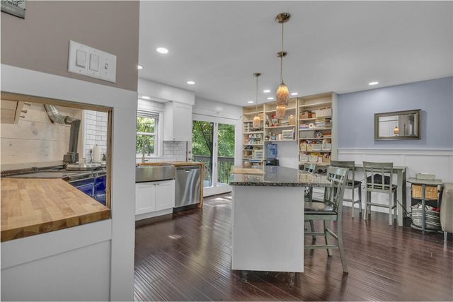 2212 Aurora Drive, Jackson, MI 49203