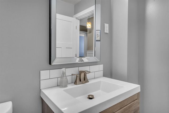 2212 Aurora Drive, Jackson, MI 49203