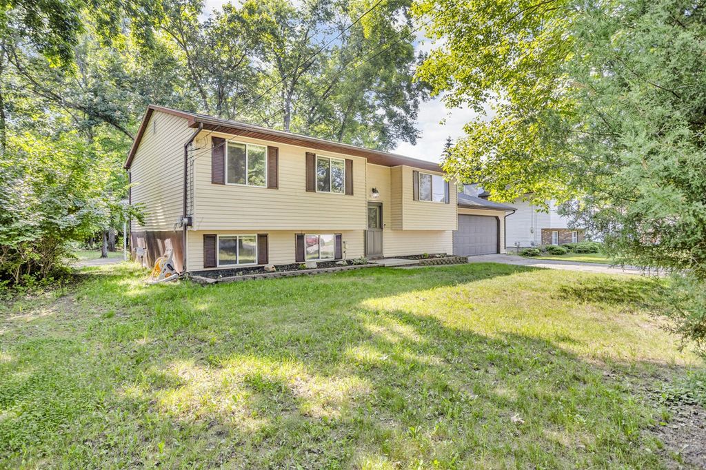 2212 Aurora Drive, Jackson, MI 49203