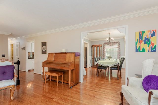 1112 SHARPES DR, Harrisonburg, VA 22801