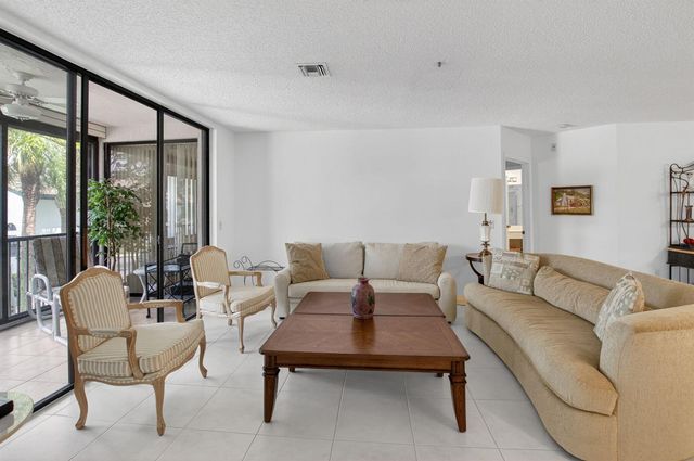 5153 Floria Drive J, Boynton Beach, FL 33437