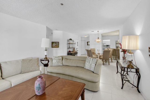 5153 Floria Drive J, Boynton Beach, FL 33437