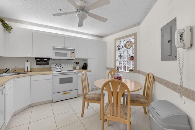 5153 Floria Drive J, Boynton Beach, FL 33437